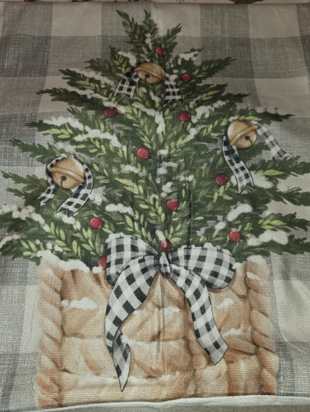 Lot of 4 Christmas Holiday Themed Pillow Covers 18